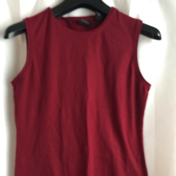  5 for $25 Red Sleeveless Shell Top Small - Picture 1 of 5